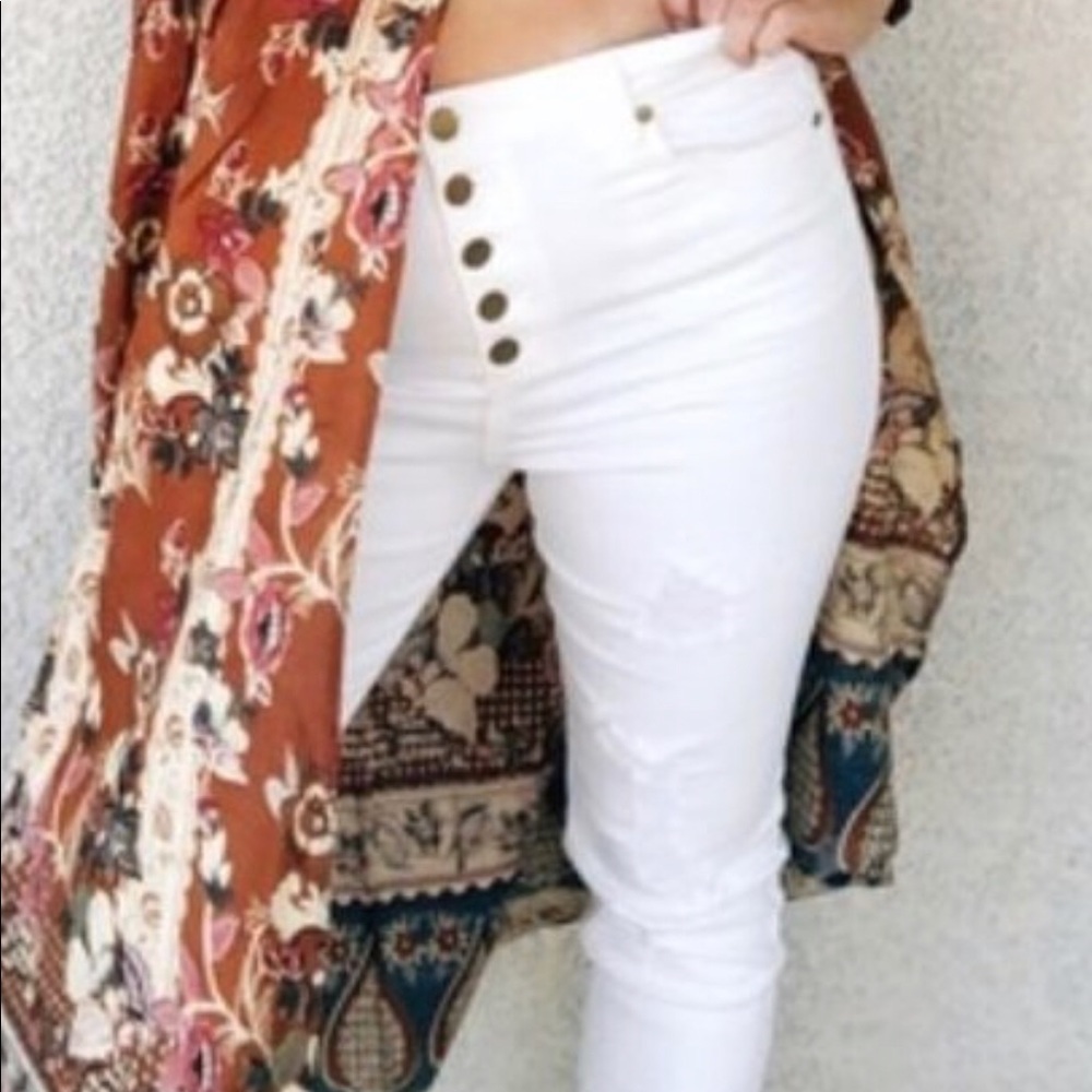 Easel WHITE JEANS HI-WAIST BUTTON FRONT brand boutique - Picture 2 of 12